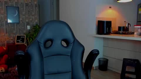 JULIAN online show from December 14, 11:53 pm