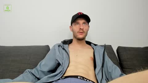 Snapshot of deymond_russo chatting on February 9, 6:28 am deymond_russo online show from February 9, 6:28 am