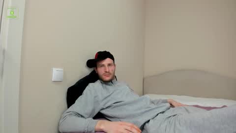 Snapshot of deymond_russo chatting on February 17, 12:23 pm deymond_russo online show from February 17, 12:23 pm