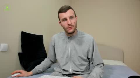 Snapshot of deymond_russo chatting on February 18, 6:42 am deymond_russo online show from February 18, 6:42 am