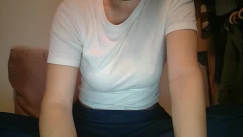 Snapshot of dghyfhjug chatting on December 1, 9:59 pm Sammie online show from December 1, 9:59 pm