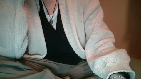 Snapshot of dghyfhjug chatting on December 3, 1:30 am Sammie online show from December 3, 1:30 am