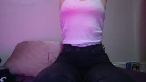 Snapshot of dghyfhjug chatting on December 11, 11:32 pm Sammie online show from December 11, 11:32 pm