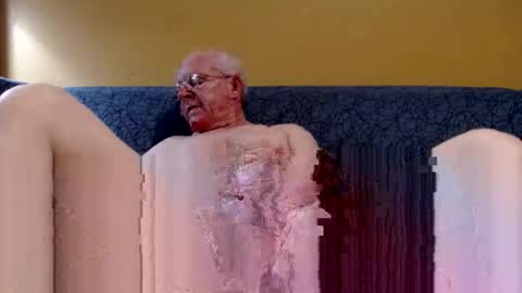 Snapshot of dgll576 chatting on February 11, 1:43 am dgll576 online show from February 11, 1:43 am