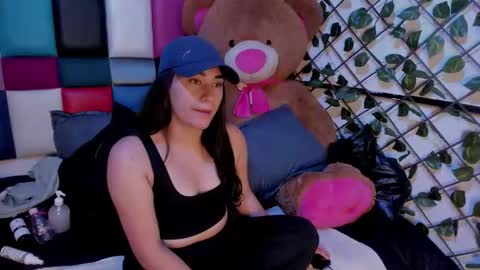 Snapshot of dhaniela_naugthy chatting on February 3, 1:48 am dhaniela naugthy online show from February 3, 1:48 am