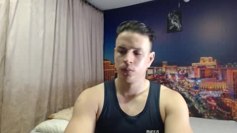 Snapshot of di_alessandro chatting on December 16, 4:06 am di_alessandro online show from December 16, 4:06 am