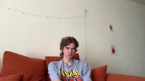 Snapshot of di_n_alex chatting on October 9, 9:18 am Di Alex online show from October 9, 9:18 am