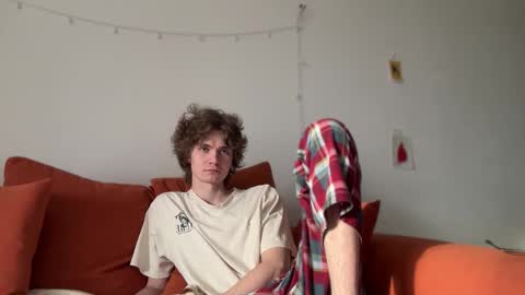 Snapshot of di_n_alex chatting on October 10, 12:26 pm Di Alex online show from October 10, 12:26 pm