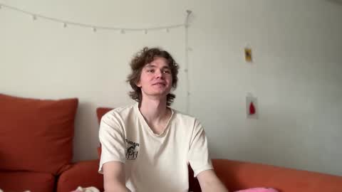 Snapshot of di_n_alex chatting on October 15, 8:36 am Di Alex online show from October 15, 8:36 am