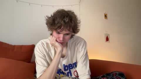 Snapshot of di_n_alex chatting on October 22, 9:09 am Di Alex online show from October 22, 9:09 am