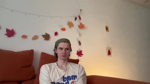 Snapshot of di_n_alex chatting on October 30, 9:00 am Di Alex online show from October 30, 9:00 am