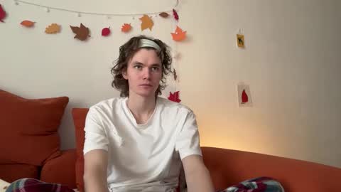 Snapshot of di_n_alex chatting on November 14, 9:30 am Di Alex online show from November 14, 9:30 am