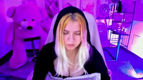 Dia online show from November 28, 12:35 am