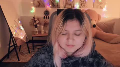 Dia online show from April 14, 8:48 pm