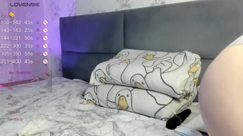 diadavidson_ online show from October 25, 7:52 pm