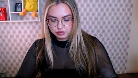 Snapshot of diamantkriss_ chatting on May 4, 7:15 am Kriss online show from May 4, 7:15 am