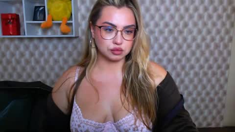 Snapshot of diamantkriss_ chatting on May 10, 7:57 am Kriss online show from May 10, 7:57 am
