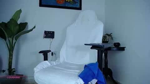 Snapshot of diamond_black00 chatting on February 10, 7:18 pm MaSSimo online show from February 10, 7:18 pm