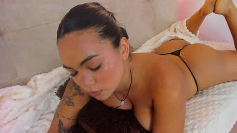 Snapshot of diamond_canela chatting on May 1, 12:26 am diamond_canela online show from May 1, 12:26 am