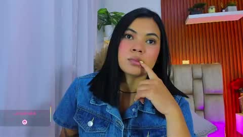Snapshot of diamond_canela chatting on May 3, 4:40 am diamond_canela online show from May 3, 4:40 am