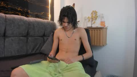 Snapshot of diamond_twink chatting on March 21, 1:58 pm diamond_twink online show from March 21, 1:58 pm