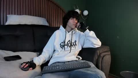Snapshot of diamond_twink chatting on July 12, 5:42 am diamond_twink online show from July 12, 5:42 am