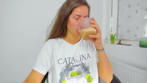 diamondkay_ online show from June 1, 6:15 am