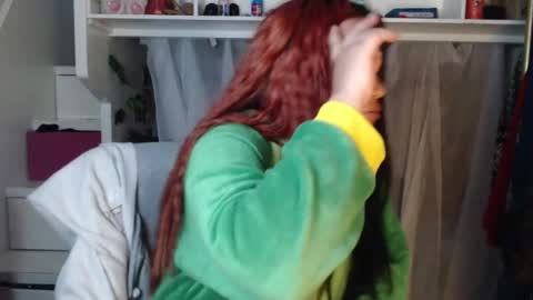 Snapshot of diana_smit_ chatting on December 5, 8:00 pm diana online show from December 5, 8:00 pm