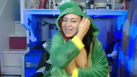 Snapshot of diana_smit_ chatting on December 22, 5:23 am diana online show from December 22, 5:23 am