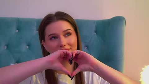 Snapshot of dianabecker chatting on July 16, 11:33 pm Diana online show from July 16, 11:33 pm