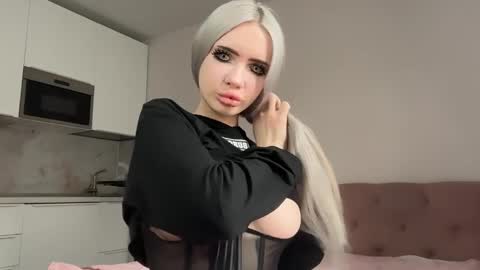 Snapshot of dianadesire_ chatting on May 6, 7:24 am Diana online show from May 6, 7:24 am