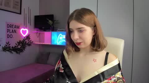 Snapshot of dianagalaxy chatting on September 19, 1:45 pm Diana online show from September 19, 1:45 pm