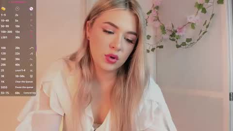 Snapshot of diannedibartolo chatting on September 23, 7:39 pm diannedibartolo online show from September 23, 7:39 pm