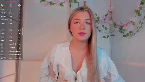 Snapshot of diannedibartolo chatting on September 25, 7:28 pm diannedibartolo online show from September 25, 7:28 pm