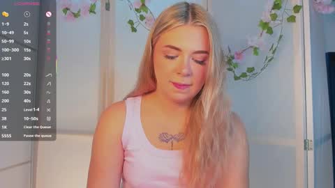 Snapshot of diannedibartolo chatting on September 28, 7:08 pm diannedibartolo online show from September 28, 7:08 pm