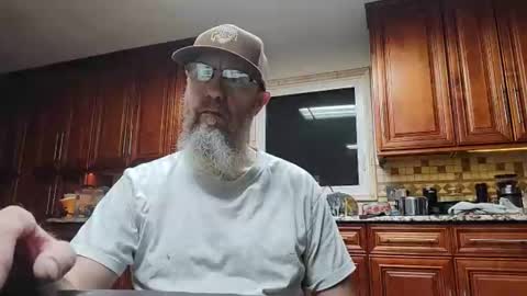 Snapshot of dick_feelsgood chatting on December 4, 4:11 am Dick Feelsgood online show from December 4, 4:11 am