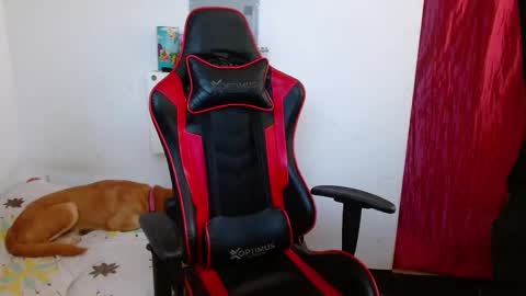 Snapshot of dick_monster23cm chatting on December 17, 8:43 pm dick_monster23cm online show from December 17, 8:43 pm