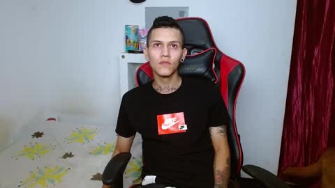 Snapshot of dick_monster23cm chatting on December 18, 12:21 am dick_monster23cm online show from December 18, 12:21 am