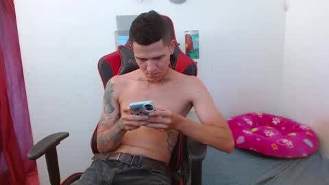 Snapshot of dick_monster23cm chatting on January 23, 7:18 pm dick_monster23cm online show from January 23, 7:18 pm