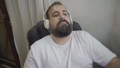 Snapshot of dicristalino chatting on December 1, 9:09 pm Cristian Dipolino online show from December 1, 9:09 pm