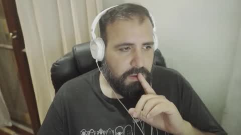 Snapshot of dicristalino chatting on December 17, 2:28 am Cristian Dipolino online show from December 17, 2:28 am