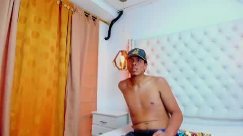 Snapshot of diego_stonee chatting on May 22, 9:20 pm Diego online show from May 22, 9:20 pm