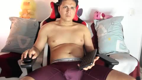 Snapshot of diegodelgado200521 chatting on June 12, 11:20 am alexerdiego online show from June 12, 11:20 am