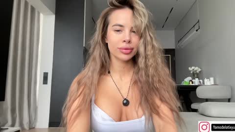 Snapshot of diffgirls chatting on October 22, 11:10 am Tanya online show from October 22, 11:10 am