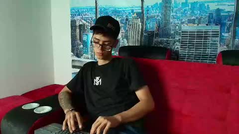 Snapshot of dilan_cock_ chatting on January 30, 1:00 am dilan cock online show from January 30, 1:00 am