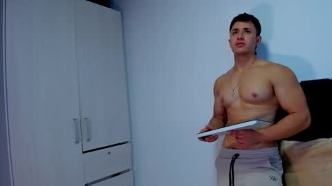 Snapshot of dilan_coy chatting on January 9, 6:57 pm Dilan Coy online show from January 9, 6:57 pm