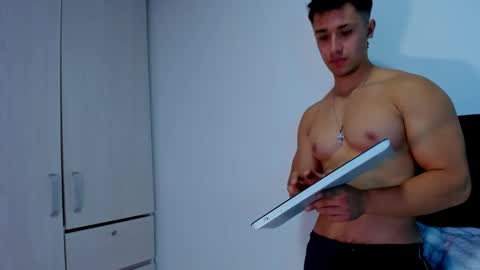 Snapshot of dilan_coy chatting on February 19, 1:29 am Dilan Coy online show from February 19, 1:29 am