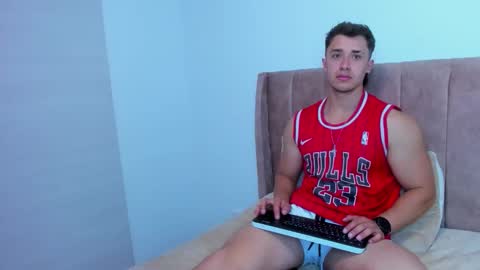 Snapshot of dilan_coy chatting on October 2, 11:01 pm Dilan Coy online show from October 2, 11:01 pm