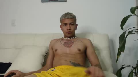 Snapshot of dilanxxx8888 chatting on November 14, 3:49 am dilanxxx8888 online show from November 14, 3:49 am