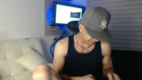 Snapshot of dilanxxx8888 chatting on January 7, 3:53 am dilanxxx8888 online show from January 7, 3:53 am